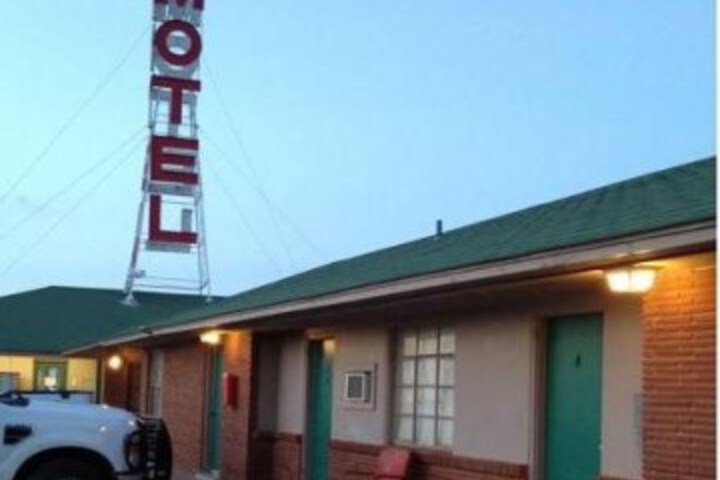 Beacon Lodge Motel and RV Campground in Snyder, TX
