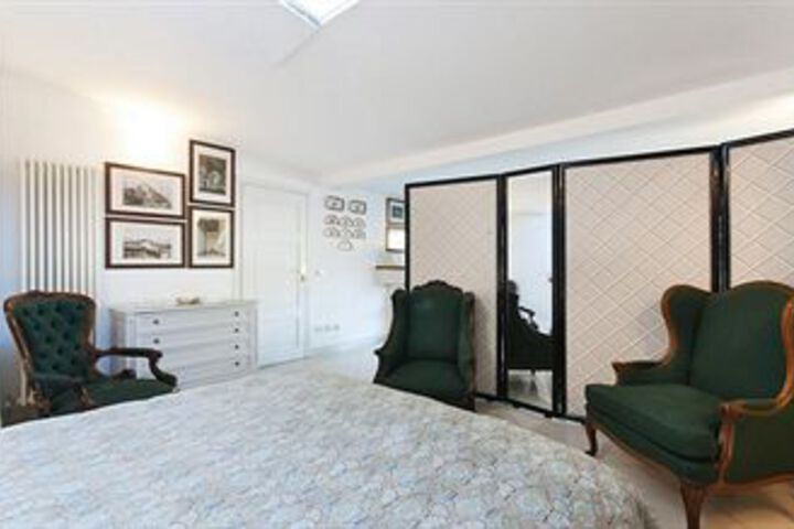 Room 10 of 30