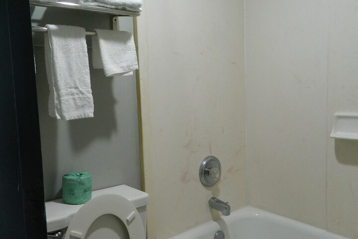 Standard Double Room (1 of 6)