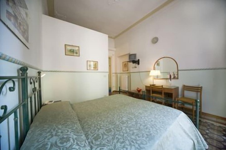 Room 10 of 22