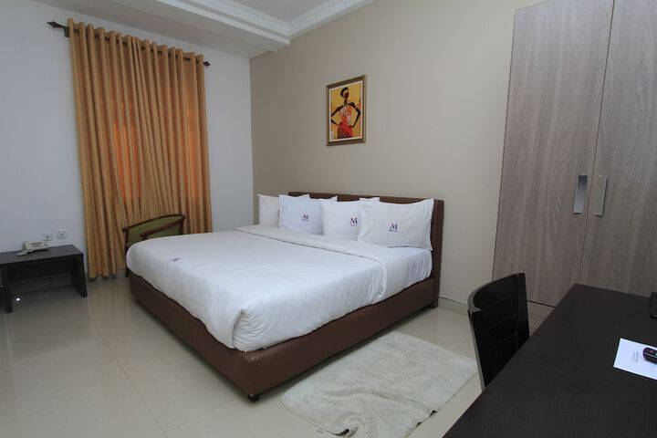 Room 27 of 62