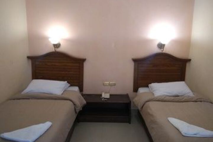 Room 11 of 32
