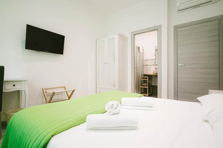 Room 5 of 22