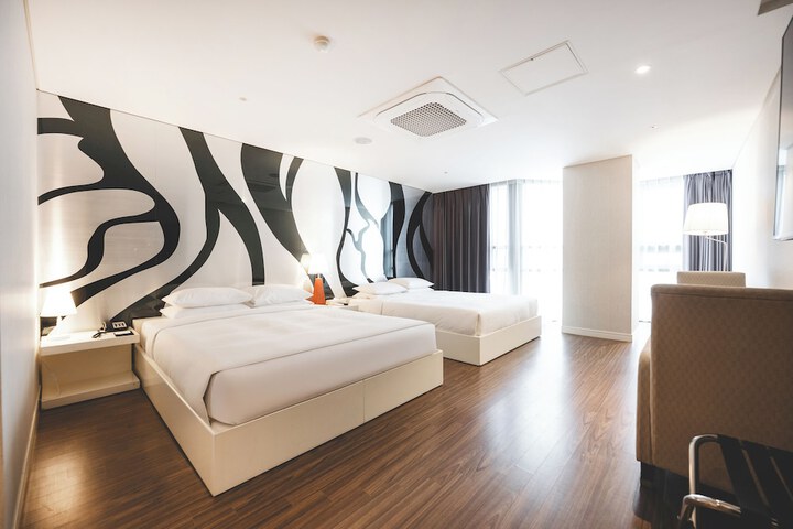 Room 45 of 151