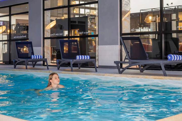 Pool Hotel