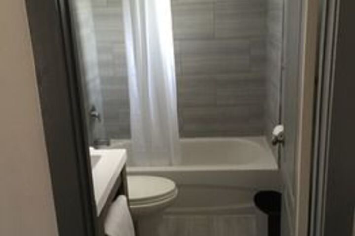 Room 10 of 37