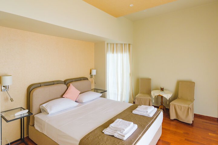 Room 5 of 52