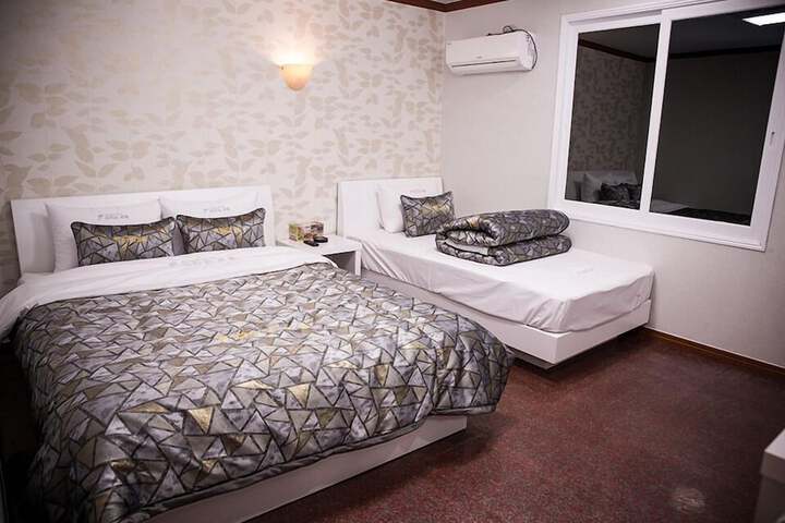 Room 18 of 21