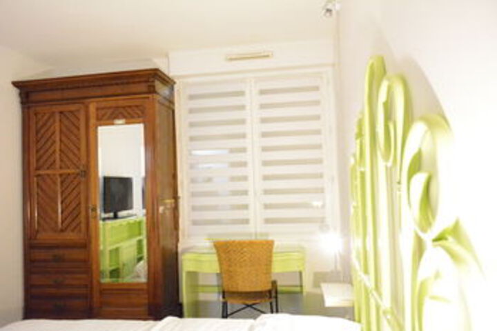 Room 11 of 21