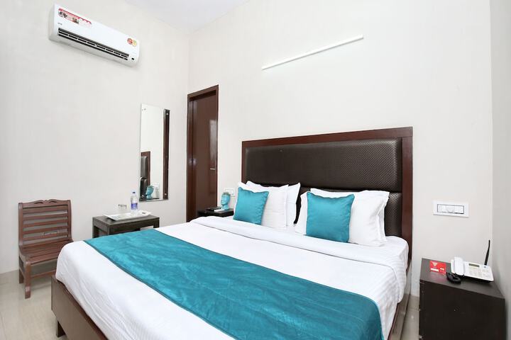 Room 9 of 20