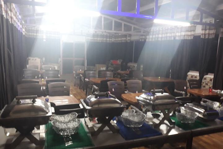 Dining 7 of 16