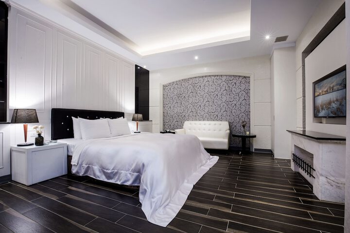 Room 26 of 86