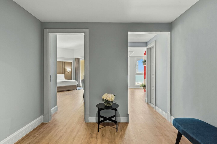Room 102 of 335