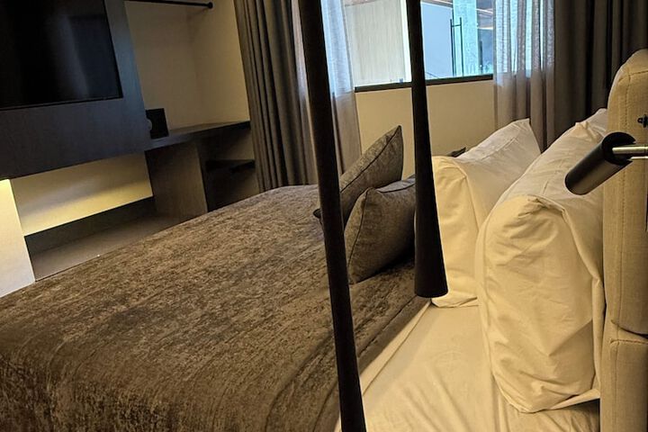 Room 42 of 64