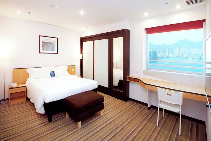 Room 17 of 81