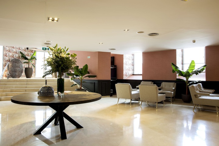 Entrance & Lobby