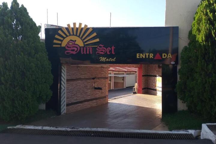 Exterior of Sunset Apart Motel