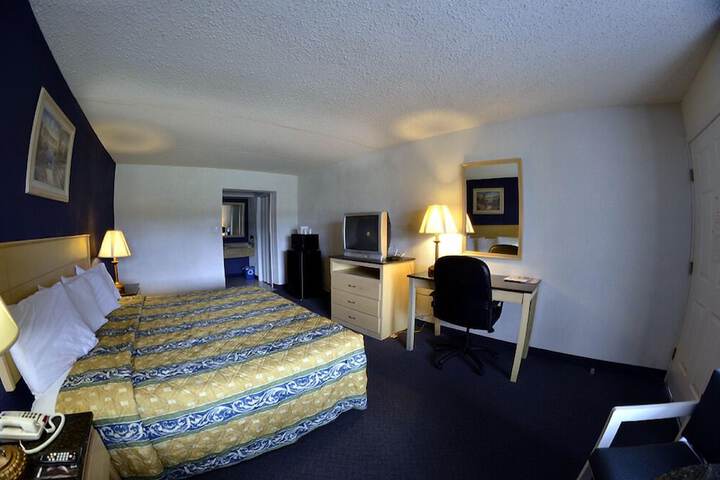 Room 4 of 51
