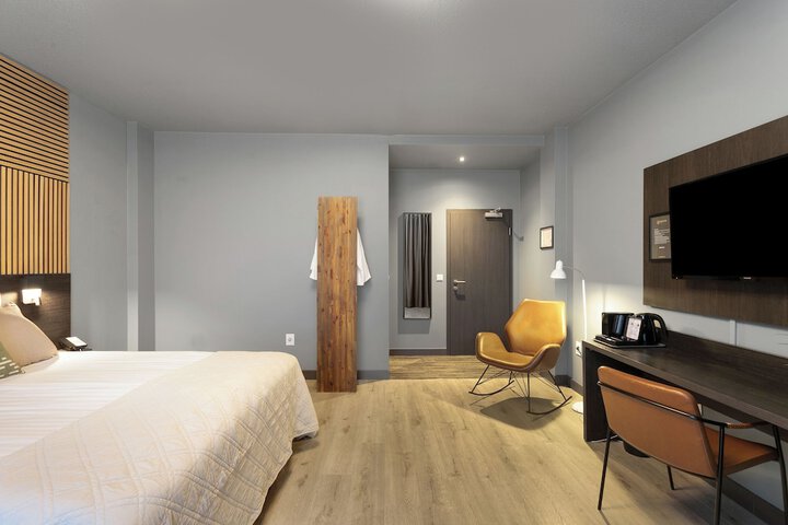 Room 8 of 60