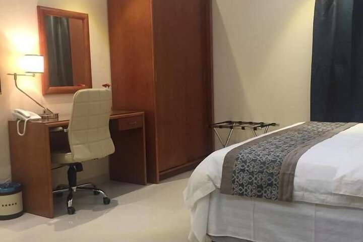 Room 16 of 36