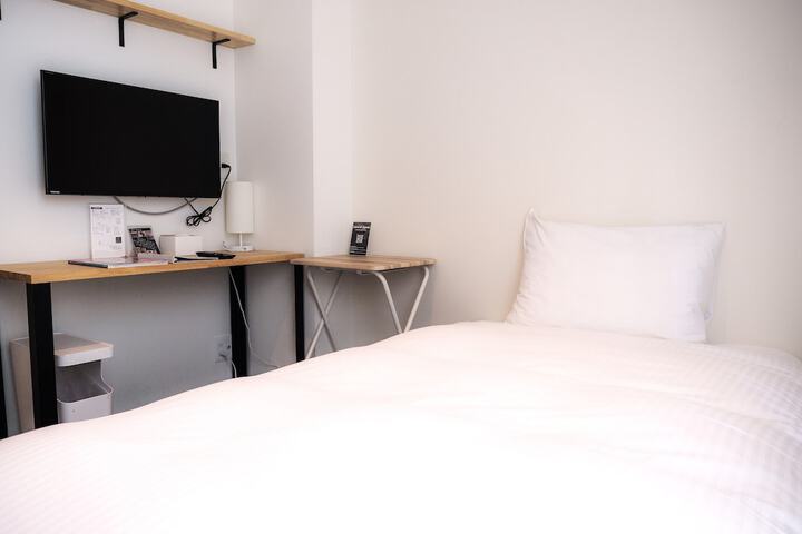 Room 34 of 74