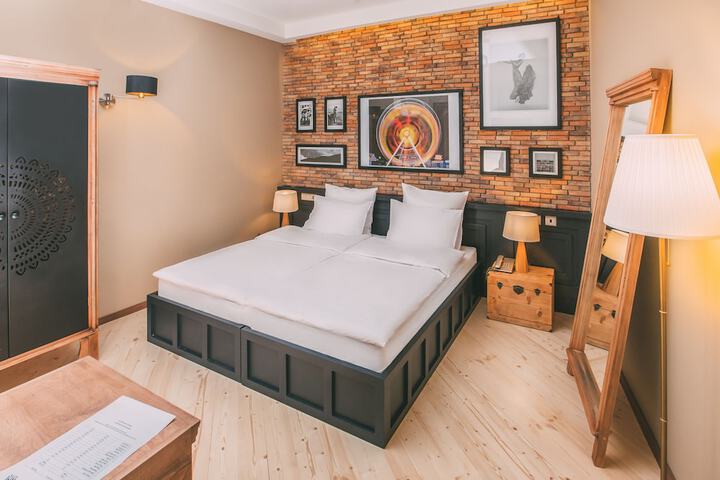 Room 10 of 36