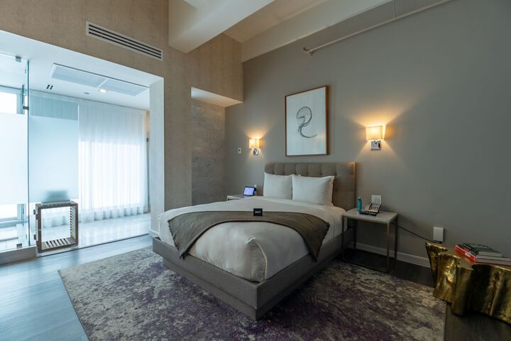 Room 28 of 100
