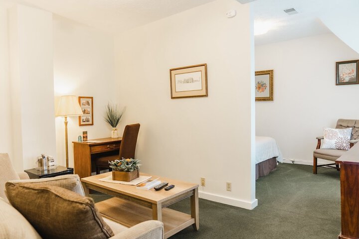 Economy Suite (12 of 23)