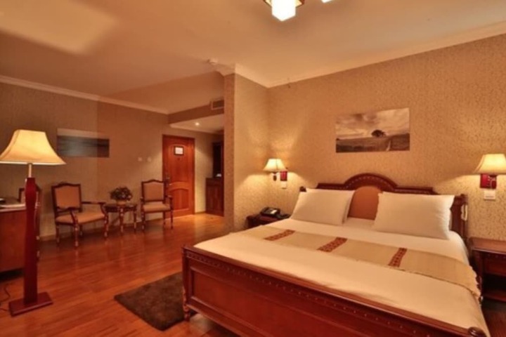 Room 8 of 42