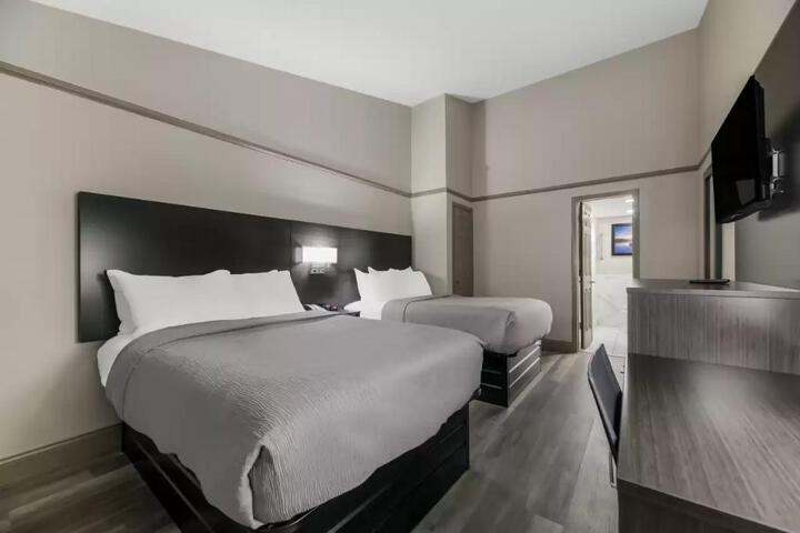 2 Double Beds (8 of 9)