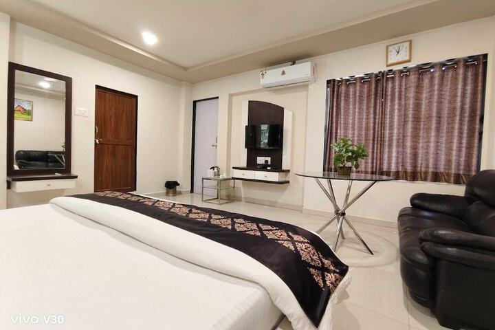Room 8 of 10