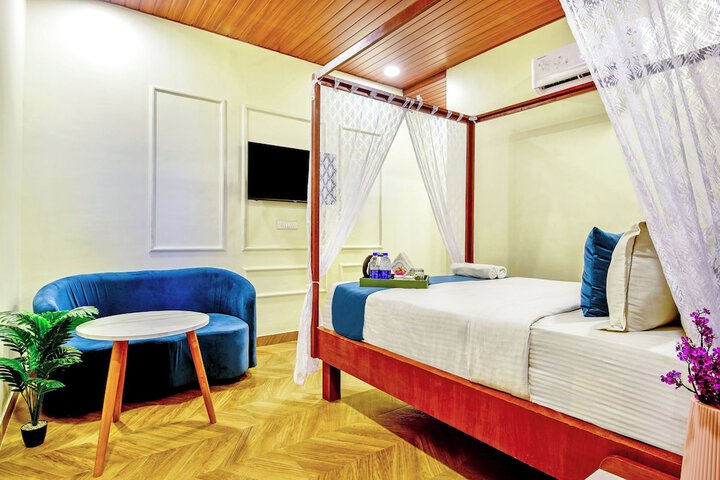 Room 10 of 16