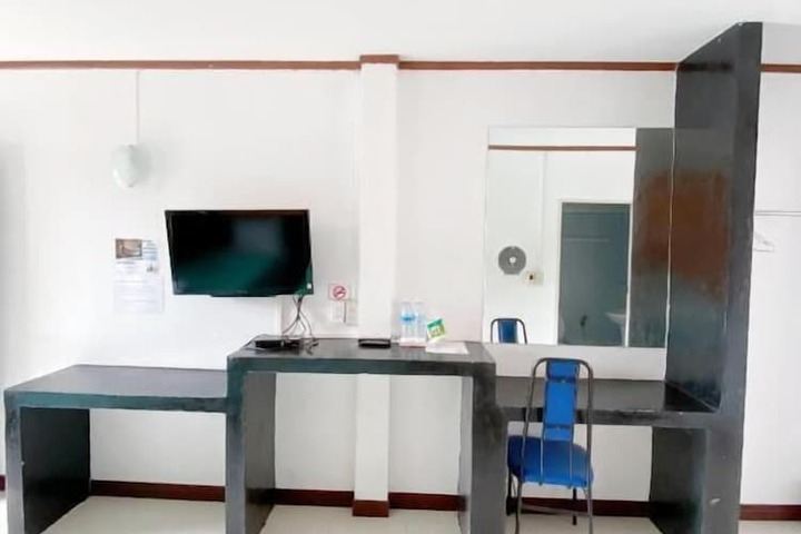 Room 13 of 18