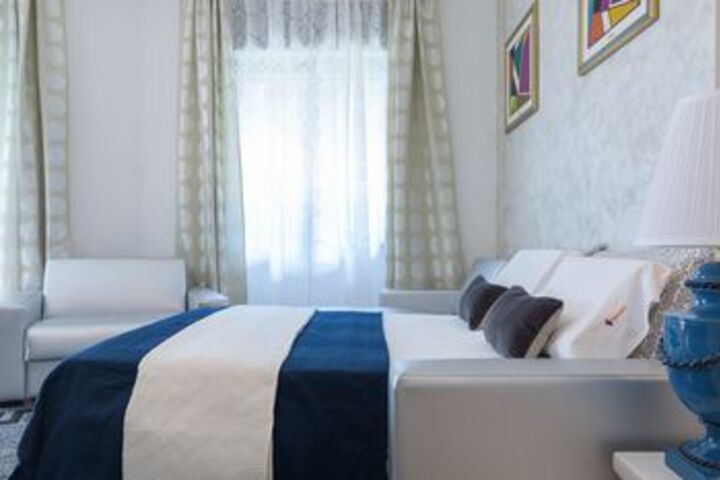 Room 6 of 22