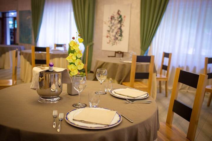Dining 20 of 43
