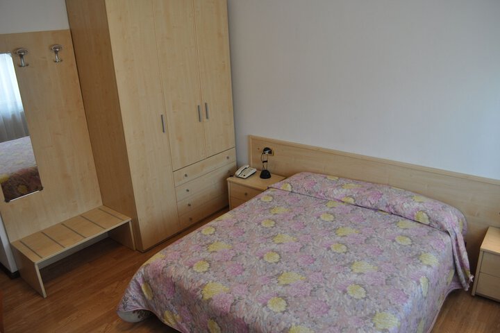 Room 18 of 34