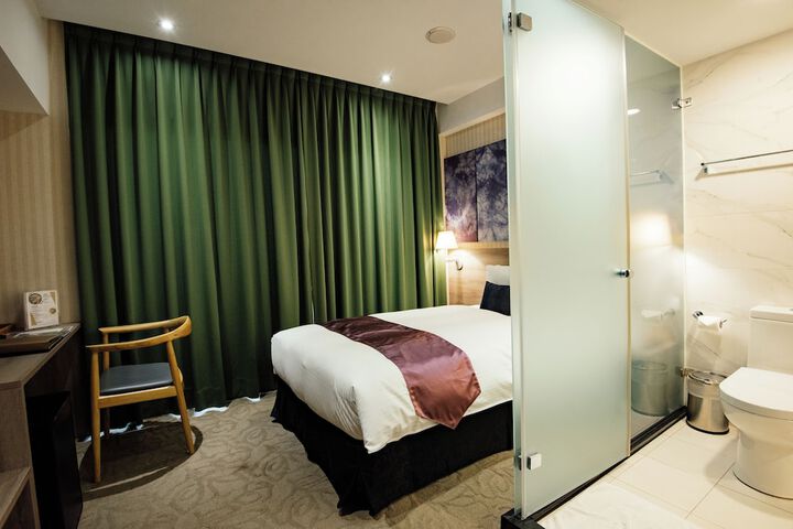 Room 30 of 53