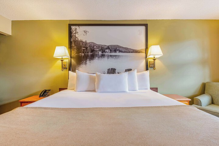 1 King Bed (12 of 18)