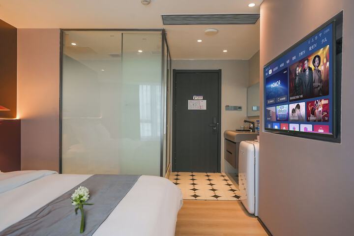 Room 16 of 61
