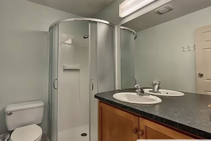 Room 13 of 18