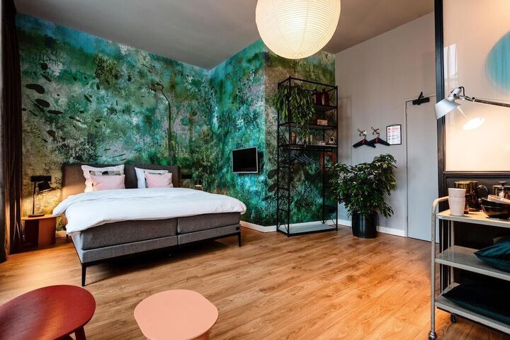 Room 7 of 28