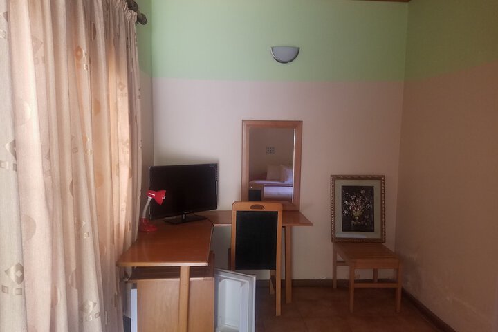 Room 8 of 8