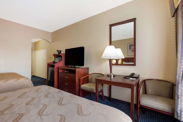 2 Queen Beds (2 of 12)