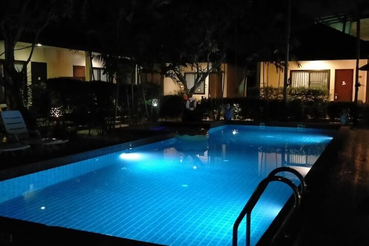 Hotel Pool