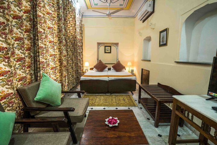 Room 6 of 36