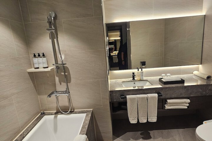 Room 30 of 48