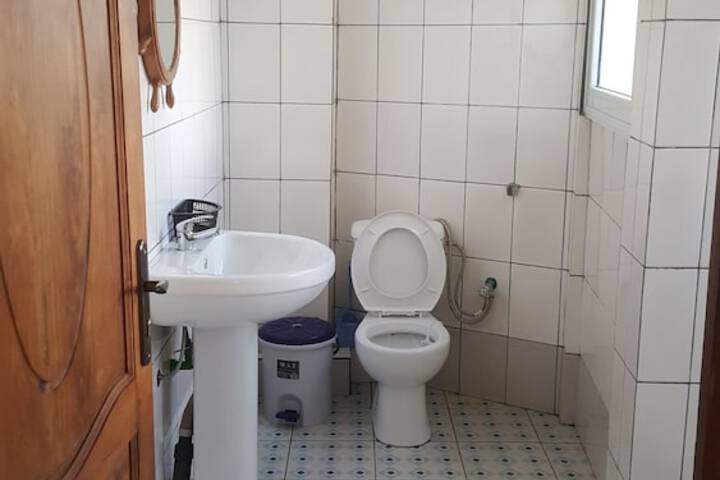 Room 10 of 28