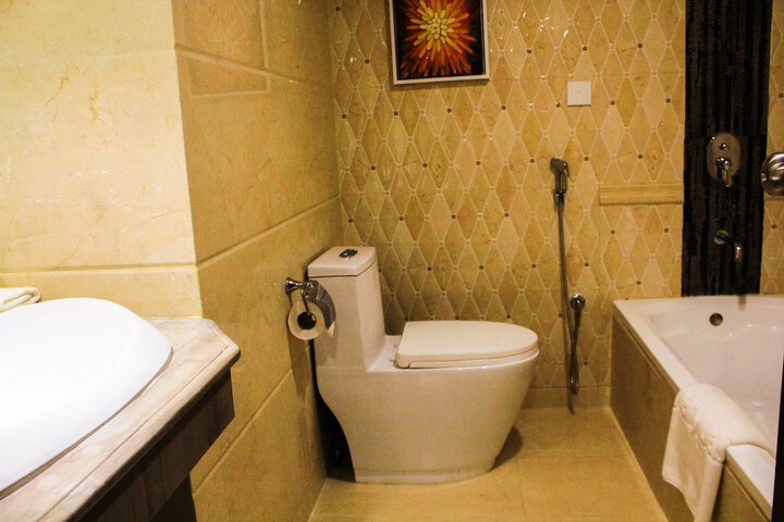 Room 47 of 100