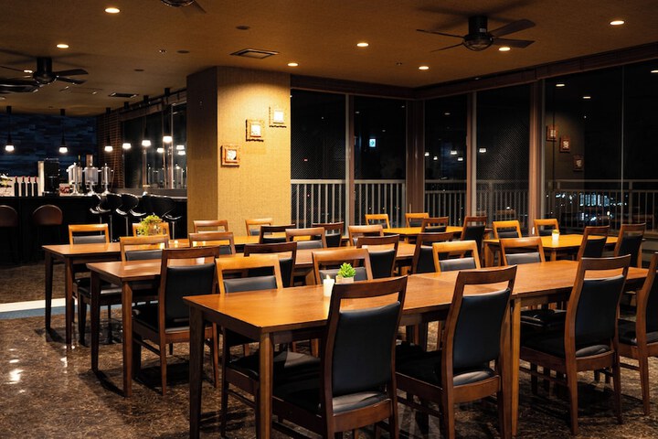 Dining 20 of 23