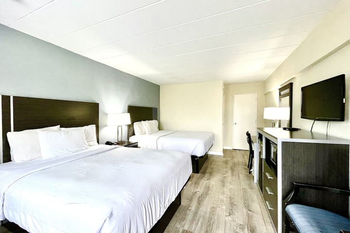 2 Queen Beds (10 of 41)